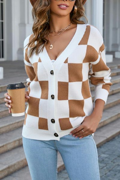 Elevate Your Everyday Style with the V-Neck Checkered Knitted Sweater