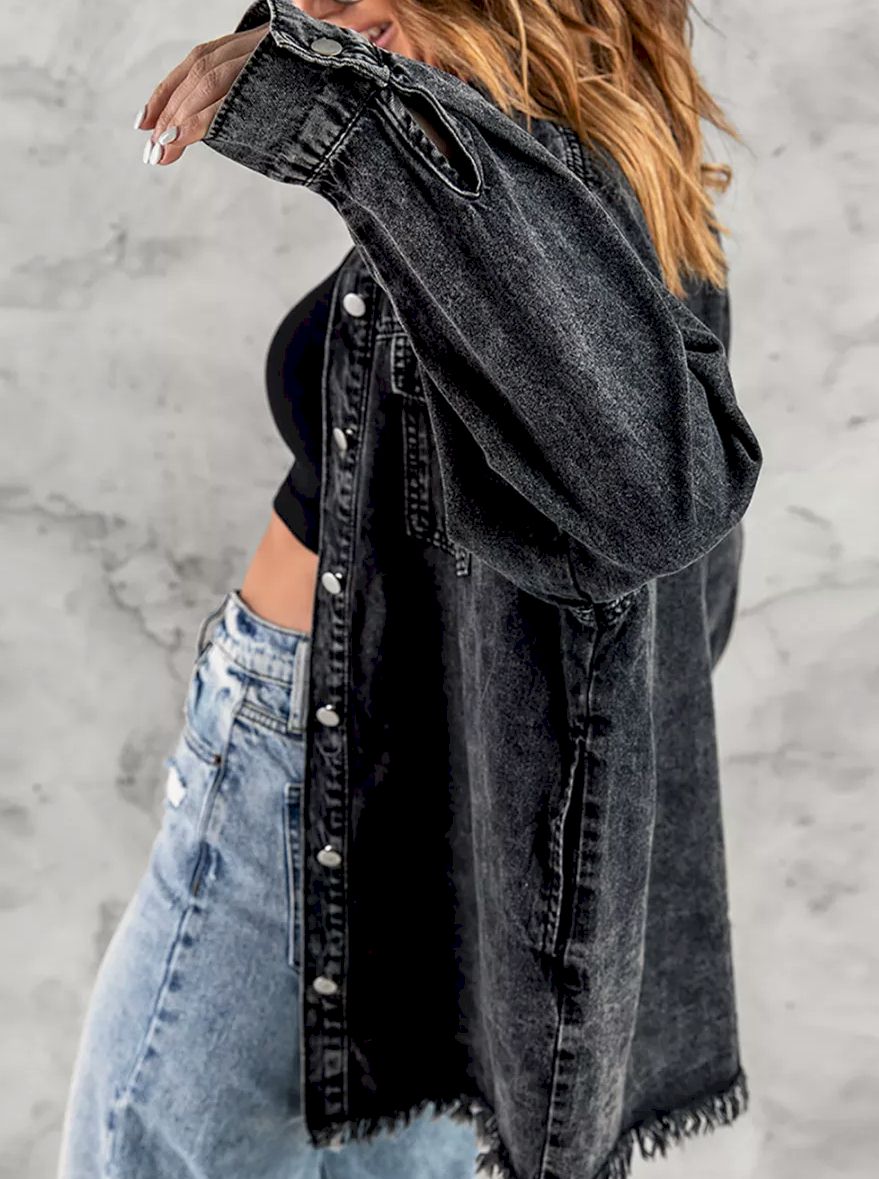 Pocket Raw Hem Buttoned Denim Jacket